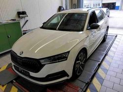 Weiß Gebraucht 2022 Skoda Octavia SportLine Limousine | 19.490 € (Guter Preis)