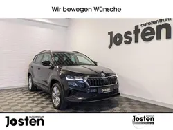 Schwarz (schwarzmagic perleffekt) Gebraucht 2024 Skoda Karoq Selection SUV | 29.590 € (Guter Preis)