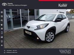 Weiß Gebraucht 2023 Toyota Aygo X Play SUV | 14.900 € (Fairer Preis)
