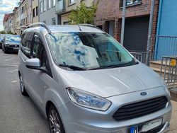 Silber Gebraucht 2015 Ford Tourneo Courier Titanium Van / Kleinbus | 8.400 € (Guter Preis)