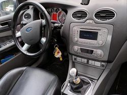 Blau Gebraucht 2008 Ford Focus Cabriolet Cabrio | 4.600 €