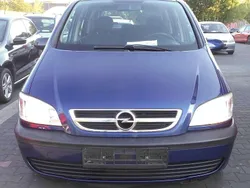Blau Gebraucht 2003 Opel Zafira Elegance Van / Kleinbus | 3.000 € (Teuer)