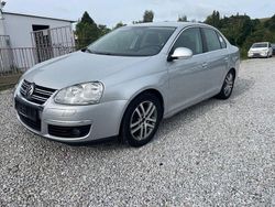 Silber Gebraucht 2010 VW Jetta Highline Limousine | 4.950 € (Superpreis)