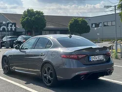 Grau Gebraucht 2016 Alfa Romeo Giulia Super Limousine | 17.500 € (Guter Preis)