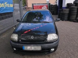 Schwarz Gebraucht 2000 Renault Clio II Kleinwagen | 1.200 € (Fairer Preis)