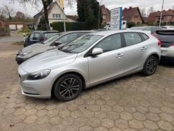 Silber Gebraucht 2016 Volvo V40 Momentum Limousine | 8.990 € (Superpreis)