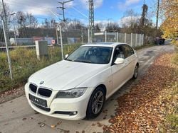 Weiß Gebraucht 2010 BMW 320 Limousine | 4.999 € (Superpreis)