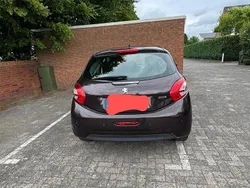 Braun Gebraucht 2013 Peugeot 208 Kleinwagen | 4.000 €