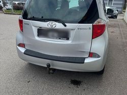 Silber Gebraucht 2013 Toyota Verso-S Comfort Kombi | 5.300 € (Superpreis)