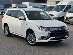 Weiß Gebraucht 2019 Mitsubishi Outlander P-HEV SUV | 20.850 € (Fairer Preis)