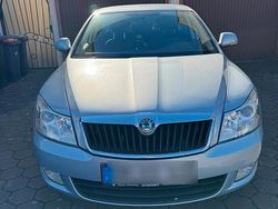 Grau Gebraucht 2009 Skoda Octavia Limousine | 5.000 € (Teuer)