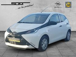 Weiss Gebraucht 2016 Toyota Aygo Kleinwagen | 6.990 € (Fairer Preis)