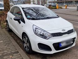 Weiß Gebraucht 2012 Kia Rio Kleinwagen | 6.000 € (Etwas zu teuer)