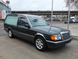 Schwarz Gebraucht 1990 Mercedes 220 Van / Kleinbus | 7.500 €