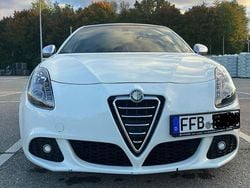 Weiß Gebraucht 2012 Alfa Romeo Giulietta Quadrifoglio Kleinwagen | 8.990 € (Etwas zu teuer)