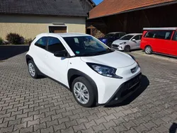 Weiß Gebraucht 2022 Toyota Aygo X-play Kleinwagen | 11.800 € (Guter Preis)