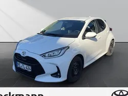 Weiss Gebraucht 2024 Toyota Yaris Hybrid Team Limousine | 24.090 € (Fairer Preis)