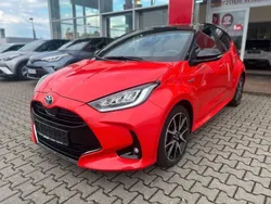 Tokio fusion rot metallic, dach schwarz Gebraucht 2021 Toyota Yaris Hybrid Edition Limousine | 19.870 € (Fairer Preis)