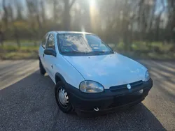 Weiß Gebraucht 1997 Opel Corsa Limousine | 1.300 € (Fairer Preis)