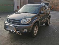 Grau Gebraucht 2004 Toyota RAV4 SUV | 6.900 € (Etwas zu teuer)