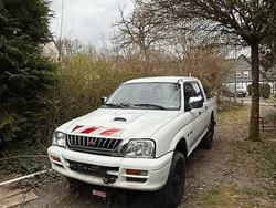 Weiß Gebraucht 2001 Mitsubishi L200 Abholung | 4.000 €