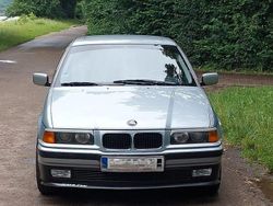 Silber Gebraucht 1994 BMW 320 Limousine | 4.990 €