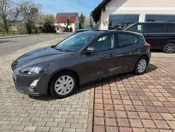 Grau Gebraucht 2020 Ford Focus Trend Limousine | 13.970 € (Fairer Preis)