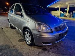 Grau Gebraucht 2004 Toyota Yaris Limousine | 1.750 € (Guter Preis)