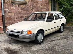 Weiß Gebraucht 1986 Ford Escort Limousine | 2.100 €