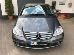 Grau Gebraucht 2011 Mercedes A180 Avantgarde Van / Kleinbus | 8.800 € (Teuer)