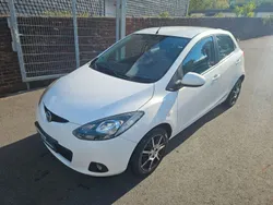 Weiß Gebraucht 2010 Mazda 2 Independence Kleinwagen | 4.999 € (Fairer Preis)