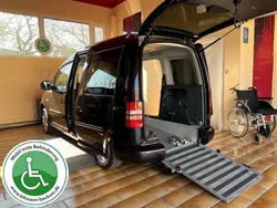 Schwarz Gebraucht 2012 VW Caddy Highline Van / Kleinbus | 19.550 €