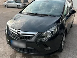 Schwarz Gebraucht 2013 Opel Zafira Tourer Van / Kleinbus | 9.000 € (Teuer)