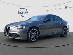 Grigio vesuvio metallic Gebraucht 2024 Alfa Romeo Giulia Premium Limousine | 44.800 € (Fairer Preis)