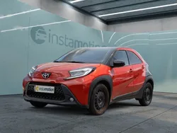 Rot Gebraucht 2023 Toyota Aygo Pulse Kleinwagen | 16.439 € (Fairer Preis)