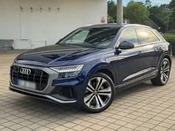 Blau Gebraucht 2019 Audi Q8 S-Line SUV | 59.990 € (Etwas zu teuer)