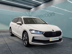 Weiß Gebraucht 2024 Skoda Superb Selection Kombi | 38.940 €
