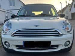 Weiß Gebraucht 2009 Mini Cooper Kleinwagen | 3.200 € (Fairer Preis)