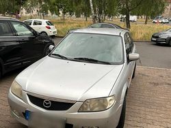 Grau Gebraucht 2001 Mazda 323F Kleinwagen | 1.100 €