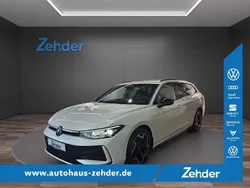 Weiß Gebraucht 2024 VW Passat R-line Kombi | 39.933 € (Fairer Preis)