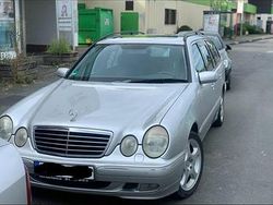 Silber Gebraucht 2002 Mercedes E280 Kombi | 2.500 €