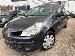 Grau Gebraucht 2007 Renault Clio III Authentique Limousine | 3.390 € (Etwas zu teuer)