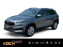 Graphitegrau metallic Gebraucht 2024 Skoda Karoq Selection SUV | 29.360 € (Guter Preis)