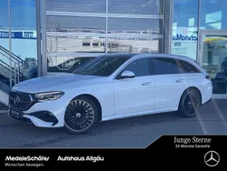 Weiß Gebraucht 2024 Mercedes E300 AMG Limousine | 69.980 €