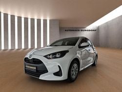 Weiß Gebraucht 2022 Toyota Yaris Hybrid Business Edition Kleinwagen | 16.999 € (Guter Preis)