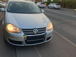 Silber Gebraucht 2006 VW Jetta Comfortline Limousine | 2.990 € (Fairer Preis)