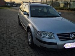 Silber Gebraucht 2001 VW Passat Kombi | 1.150 € (Superpreis)