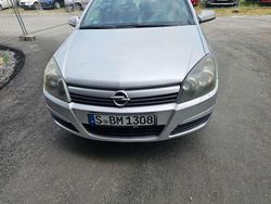 Silber Gebraucht 2004 Opel Astra Elegance Limousine | 750 € (Guter Preis)