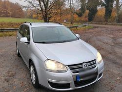 Silber Gebraucht 2009 VW Golf VI Trendline Kombi | 1.500 €