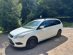 Weiß Gebraucht 2009 Ford Focus Kombi | 2.200 € (Superpreis)